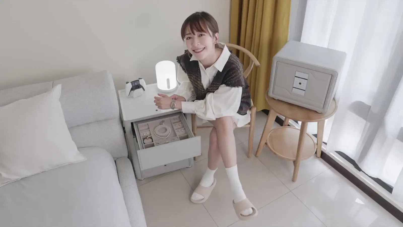 Hailey 徐海莉 LY 床頭櫃 皮革 保險箱推薦  hailey_edm_20240810.001