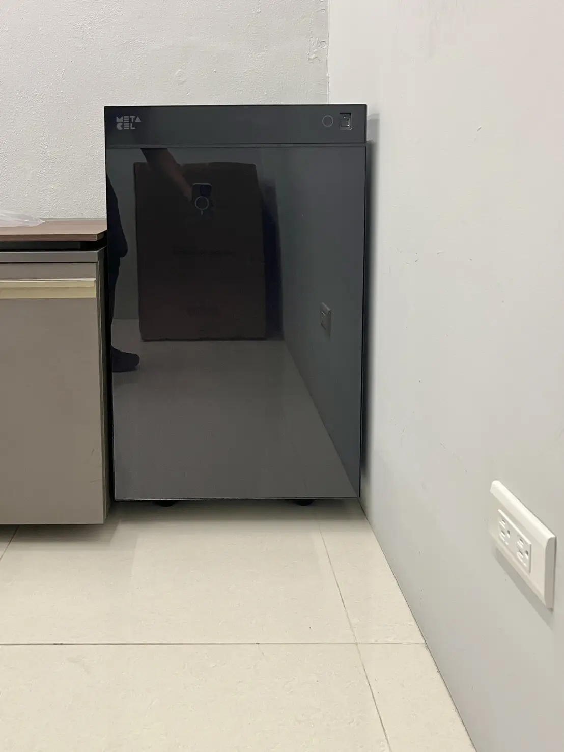 Meta-060S__11887885_0